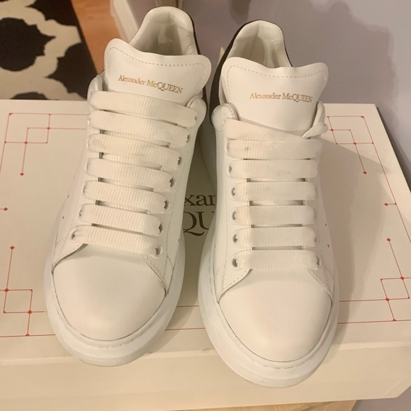 ❌SOLD❌ Alexander McQueen Larry Sneaker - Picture 5 of 13